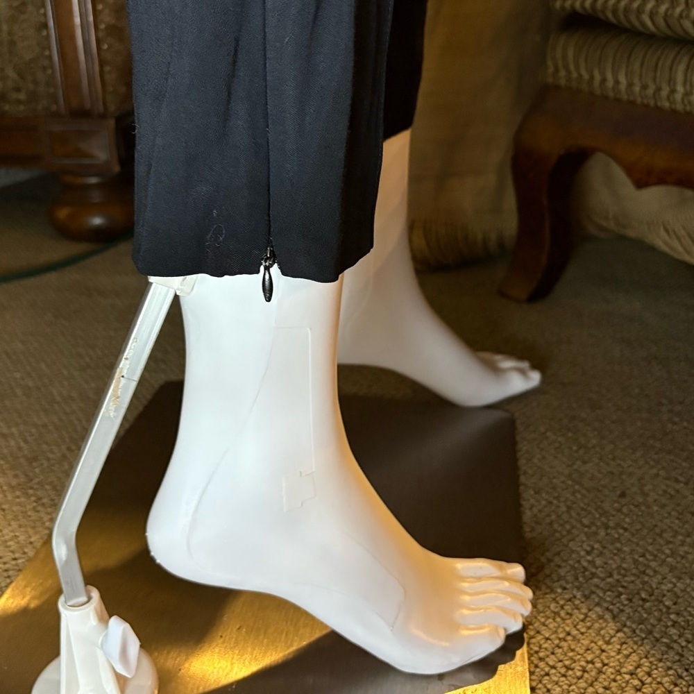 Celine- Black Ankle Zip Pants. Size 36 or US 4 - Picture 5 of 8